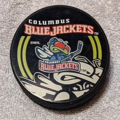 Columbus Blue Jackets Official Hockey Puck In Glas Co NHL Stinger Mascot Cover