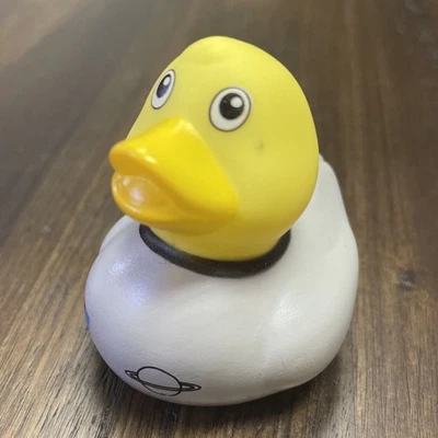 Ornamento/brinquedo de borracha para jipe astronauta espacial pato - Imagem 1 de 4