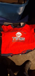 Body de bebé Minnesota Twins rojo ropa deportiva para aficionados - Imagen 1 de 4