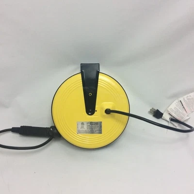 Carrete de cable Bayco Sl-800, Nema 5-15R, 16 AWG, color de carrete amarillo, 30 pies de longitud, 3 Foto 1 de 2