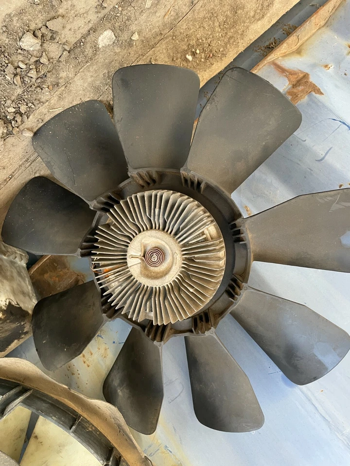 2006-2010 Chevy/gmc 2500hd 3500hd LMM Duramax Fan and clutch 15102144 - Image 1 of 1