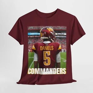 Camiseta de algodón Washington Commanders Jayden Daniels QB1 - Imagen 1 de 10