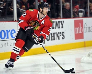 DUNCAN KEITH 8X10 PHOTO HOCKEY CHICAGO BLACK HAWKS BLACKHAWKS PICTURE NHL - Picture 1 of 1