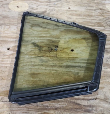 Subaru Impreza 2012-2016 sedán trasero derecho pasajero ventilación cuarto ventana de vidrio Foto 1 de 2