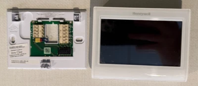 Honeywell TH9320WF5003 Wi-Fi 9000 3H/2C Thermostat 903D - Image 1 of 4