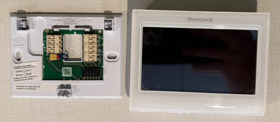 Honeywell TH9320WF5003 Wi-Fi 9000 3H/2C Thermostat 903D - Image 1 of 4