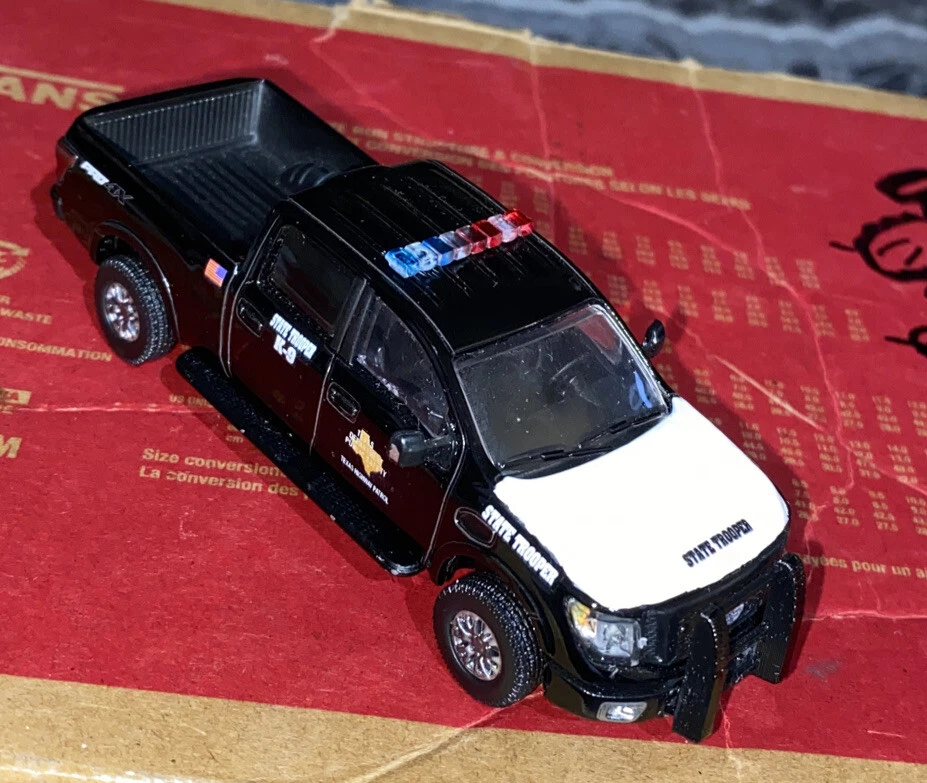 Nissan Titan Texas State Trooper 2019 DPS Departamento de Seguridad Pública de Texas Foto 1 de 4