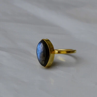 Anillo de regalo de piedras preciosas de labradorita de oro amarillo de 14 quilates, anillo de piedras de nacimiento de cabina de marquesa Foto 1 de 4