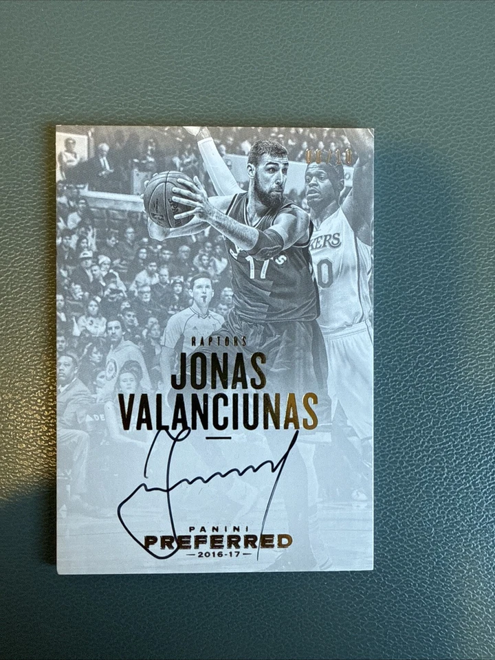 2016-17 Preferred Jonas Valanciunas Gold Auto /10 - Image 1 of 1