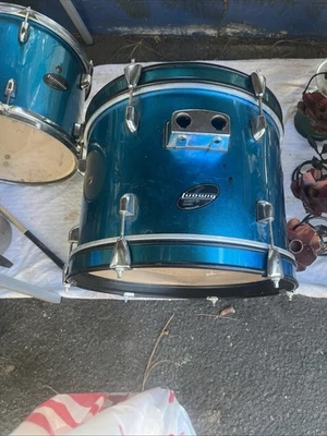 LUDWIG ACCENT CS COMBO Bajo Y Tom Tom Con Pedal Azul Foto 1 de 4