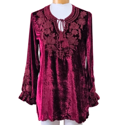 NUEVO CON ETIQUETAS Blusa Top Kyla Seo Caite Talla S Bordada Terciopelo Rojo Boho Fiesta Navidad Foto 1 de 4