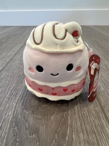 Juguete de peluche Squishmallows Brinya the Pink Heart Cake 5", tema de San Valentín - Imagen 1 de 4