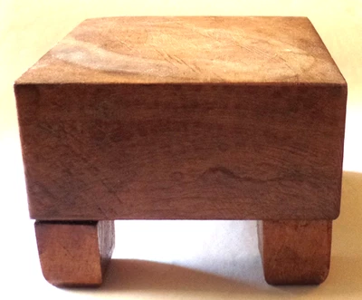 Винтажная небольшая деревянная подставка для растений - Изображение 1 из 4