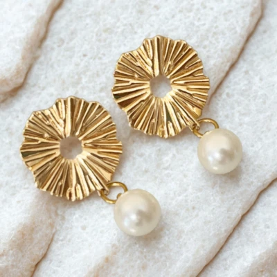 Pendientes Minimalistas Oro Imitación Perla 18K Acero Inoxidable Flor Onda Moderno Boho Playa Foto 1 de 4