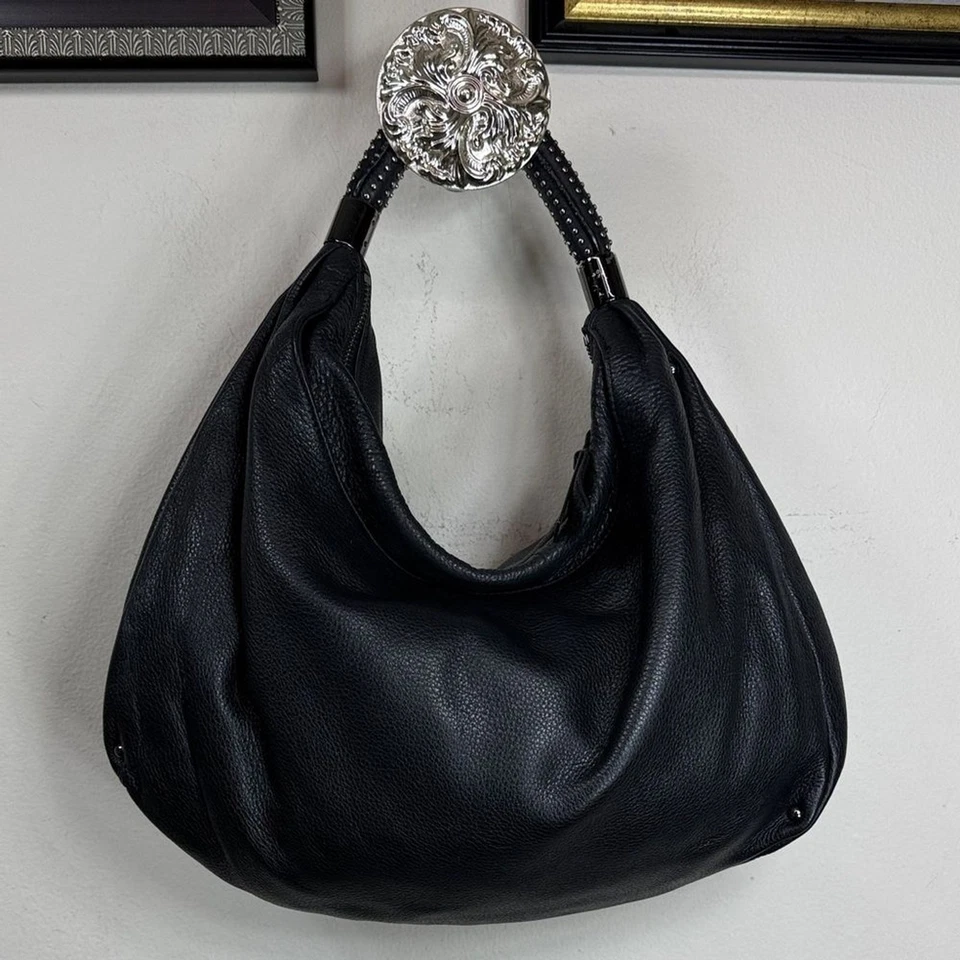 (H0) Kenneth Cole черная кожаная мешковатая сумка-хобо с заклепками ремень. - Изображение 1 из 4
