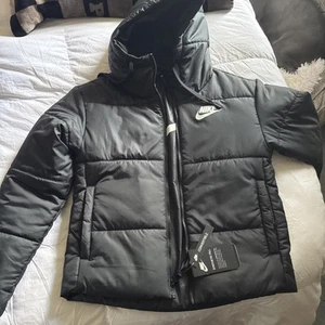 Nike Sportswear Womens Black Hooded Full Zip Puffer Jacket Reversible Thermore S - Picture 1 of 11