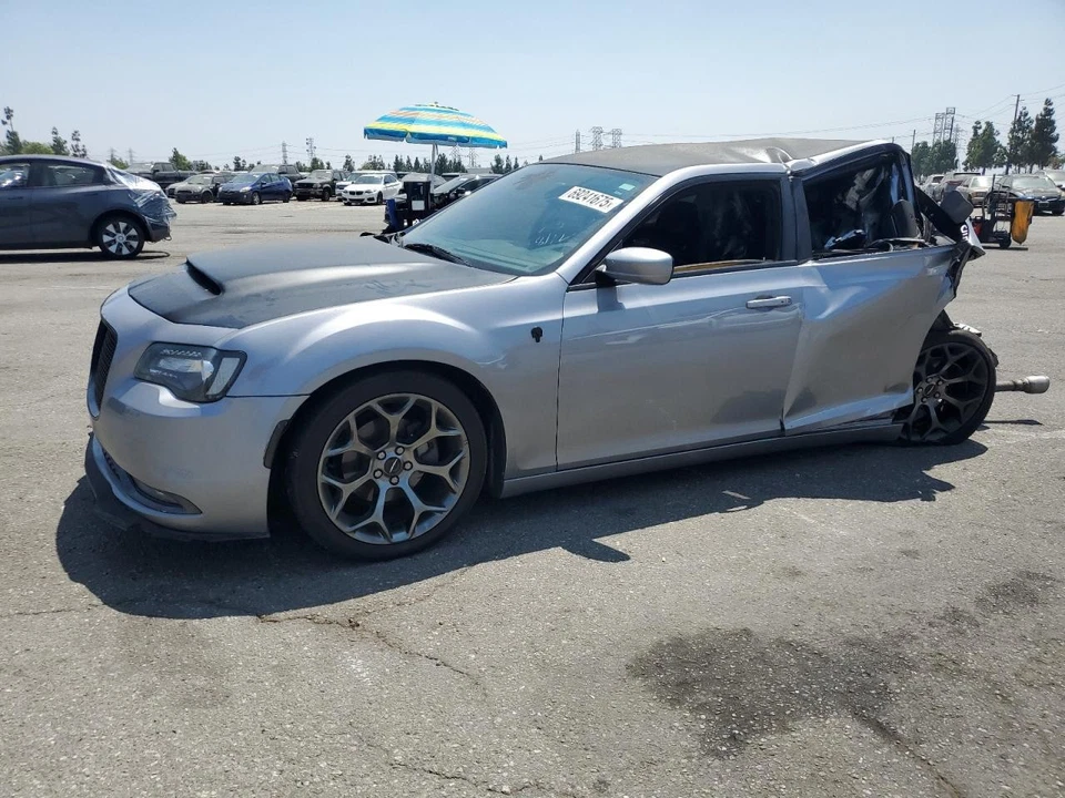 Vidro de ventilação de porta traseira direita usado serve: 2018 Chrysler 300 traseira direita grau A - Imagem 1 de 4