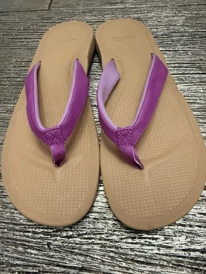 Sandalias chanclas Sanuk Cosmic Shores púrpura rosa brote usadas una vez dentro de la casa Foto 1 de 4