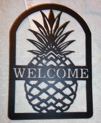Hampton Bay India 14 pulgadas Letrero de bienvenida de piña arte de pared decorativo de metal negro Foto 1 de 4