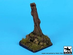 Base de viñeta de fantasía sección tronco/tocón de árbol Black Dog 1/72 (60x60 mm) FD011 - Imagen 1 de 1
