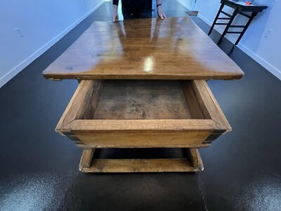 Mesa cuadrada de calidad de museo restaurada bávaro de 1600 estudio TORNO Foto 1 de 4