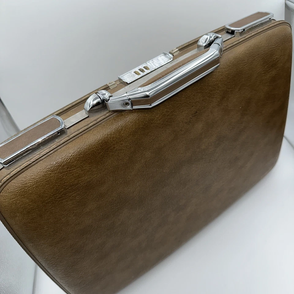 Vintage American Tourister Escort Briefcase PAT. 189366 1960’s Hard Shell Tan - Image 1 of 4