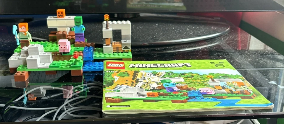 Minecraft Lego #21123 The Iron Golem With Instruction Book, No Box, Complete  - Image 1 of 1