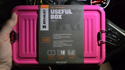 Nuevo con etiquetas Stanley Classic Series The Legendary Caja Útil 1.25Qt/1.1L Rosa Neón Brillante Foto 1 de 3