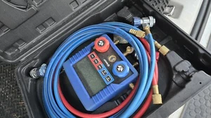 Mastercool Digital Manifold Set 99872-A w/ Manual Coupler - Picture 1 of 7