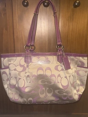 Coach Fall Colors Bag Purse Purple Signature Collection Canvas & Patent Leather - Imagem 1 de 4