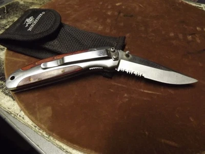 FACA WINCHESTER LOCK BLADE COM BAINHA USADA, MAS BOA FORMA CABO DE COR MADEIRA - Imagem 1 de 4