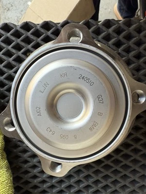 2021-2024 BMW M3 M4 Front Suspension Hub and Bering, Bolts OEM, New  31108095643 - Image 1 of 3