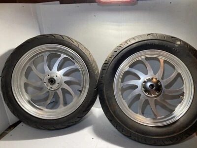 2001 Victory V92C Wheel Set (needs tires) Foto 1 de 4