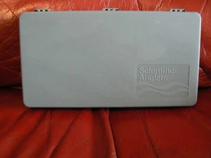 Astuccio mosca pescatore scientifico vintage con 55 mosche legate a mano professionalmente - Foto 1 di 5