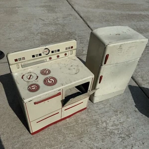 VINTAGE 1950'S WOLVERINE METAL KIDS KITCHEN PLAY STOVE REFRIGERATOR TOYS - BUB - Picture 1 of 9