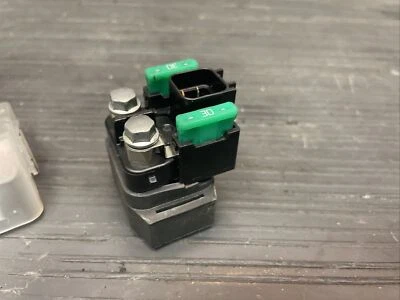 Solenóide de relé de partida Yamaha YZF R1 2017 FABRICANTE DE EQUIPAMENTO ORIGINAL #81424 - Imagem 1 de 4