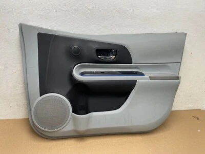 2012 2013 年丰田普锐斯 C 右前乘客内门板 D1150 DG — 第 1/4 张图片