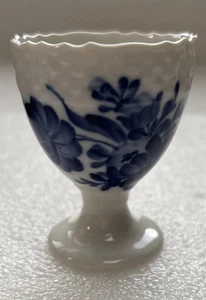 Royal Copenhagen geflochtene blaue Blumen einzelner Eierbecher Muster Nr. 1 von 8751 - Bild 1 von 8