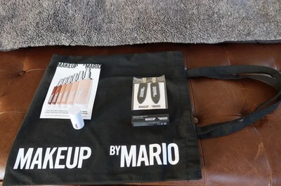 Bolso de Mano Makeup By Mario, Suero Labial Moistureglow, Rubor SoftPop, Pinzas para el Cabello Foto 1 de 4