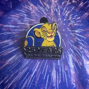 2025 Walt Disney World Hidden Mystery Series Simba 25 Years Of Pin Trading Pin - Picture 1 of 2