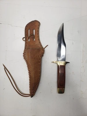 Cuchillo Bowie Smith & Wesson 1974 vintage con estuche de cuero marrón número 07019 Foto 1 de 4