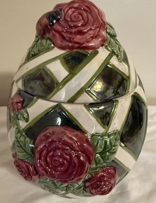 Tarro de galletas vintage verde malva rosa rosas celosía blanca púrpura dama insecto Foto 1 de 4