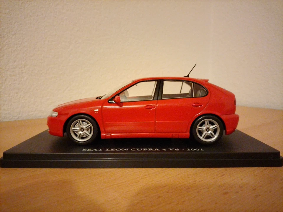 SEAT LEON CUPRA 4  V6, 2001, LEO-MODELS, 1:24, ROT, IN VITRINE, NEUW., RAR. - Bild 1 von 4