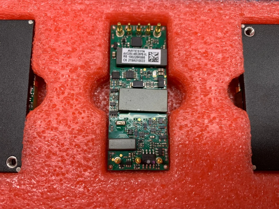 Artesyn Isolated Module DC DC Converter 1 Output 28V 9A 36V - 75V Input - Image 1 of 4