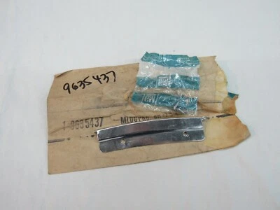 * Nuevo de Lote Antiguo 1981-86 Pontiac Grand Prix Derecha Trasero Qtr Lámpara Trasera Extensión Moldura 9635437 Foto 1 de 4