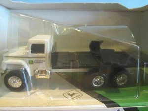ERTL #5542~REPLICA ~JOHN DEERE IMPLEMENT HAULING FLATBED~1:64 SCAL - Picture 1 of 4