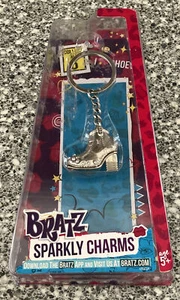 LLAVERO “BRATZ” CHARMS BRILLANTES NUEVO EN PAQUETE - Imagen 1 de 13