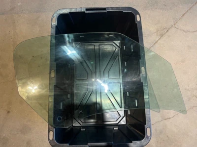 NISSAN 370Z CONVERTIBLE 2010-2019 OEM PUERTA PASAJERO DERECHA VENTANA MONTAJE VIDRIO Foto 1 de 4