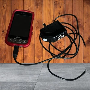 Téléphone portable T avec chargeur - Photo 1 sur 1