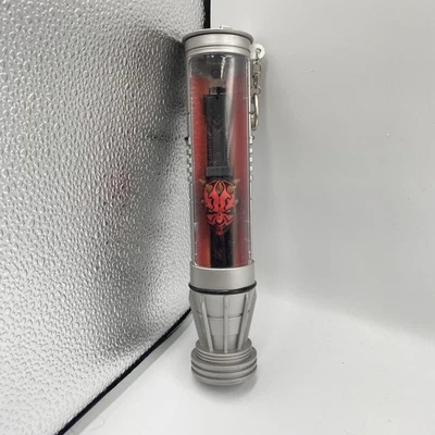 Reloj LCD de colección 1999 Star Wars Darth Maul estuche sable de luz coleccionable Foto 1 de 4